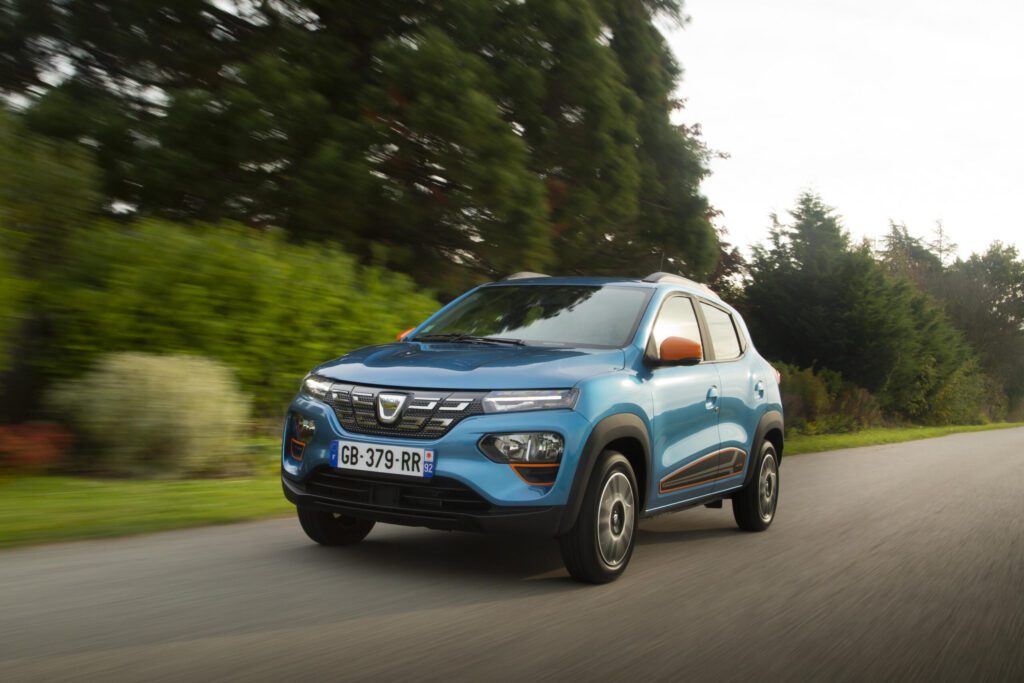 Nowa Dacia Spring. Maluch z zasięgiem do 250 kilometrów chce pozostać najtańszym BEV - foto1 scaled 1