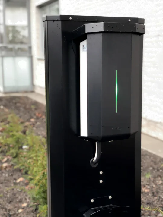 Wallbox w pakiecie z elektrykiem Renault - wallbox glb 2