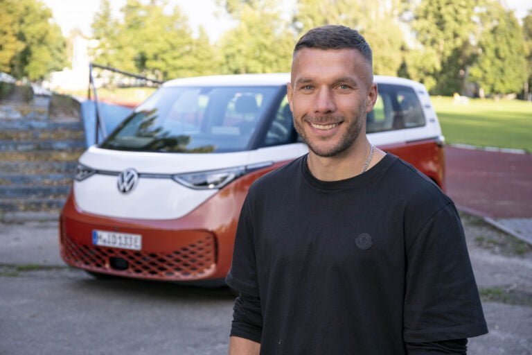 Wszystkie wiadomości - Lukas Podolski i ID Buzz 1