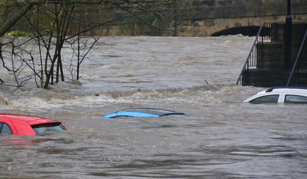 Dlaczego elektromobilność - skutki powodzie.3d9f4575
