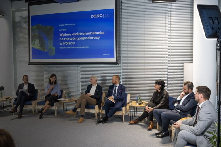 Wszystkie wiadomości - raport okladka 1