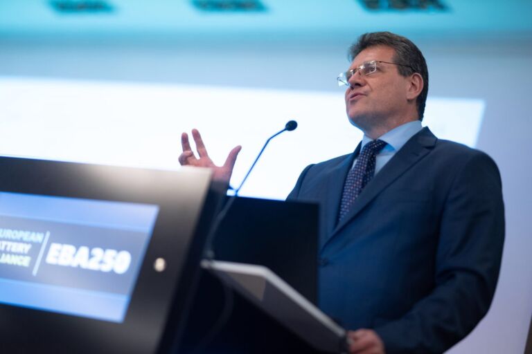 Wszystkie wiadomości - fot Maros Sefcovic EBA Academy okladka