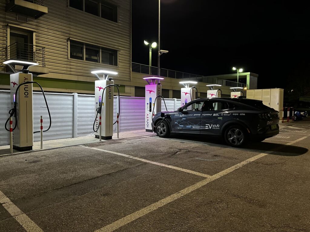 Jedna karta i wielu operatorów - 1