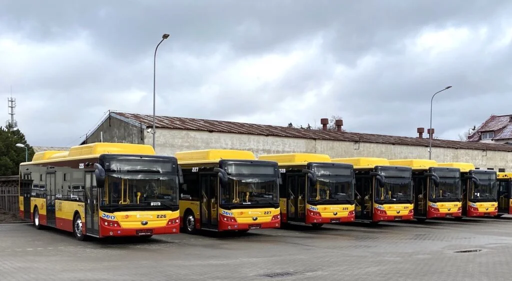 ETM wystartował. Miliardy na wsparcie rozwoju elektromobilności - Kolejne autobusy Yutong E12 w Lomzy