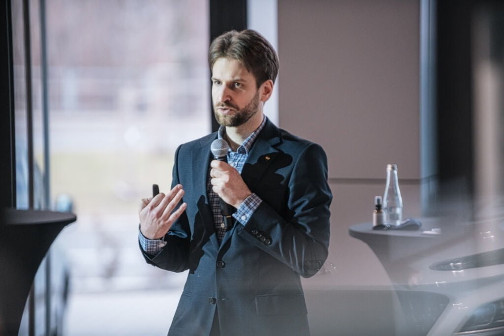 Jedna karta i wielu operatorów - Michal Dziwulski prezentacja