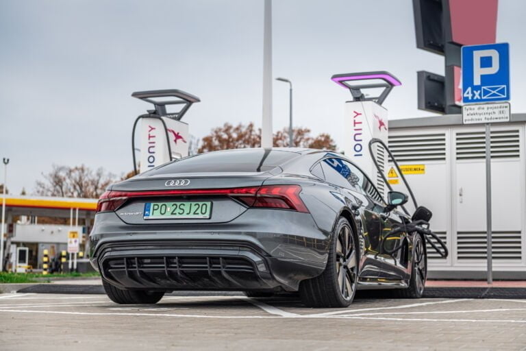 Wszystkie wiadomości - audi etron ionity 24