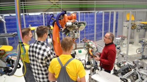 Wszystkie wiadomości - foto jedynka tekst 4 mag 23 rynek pracy