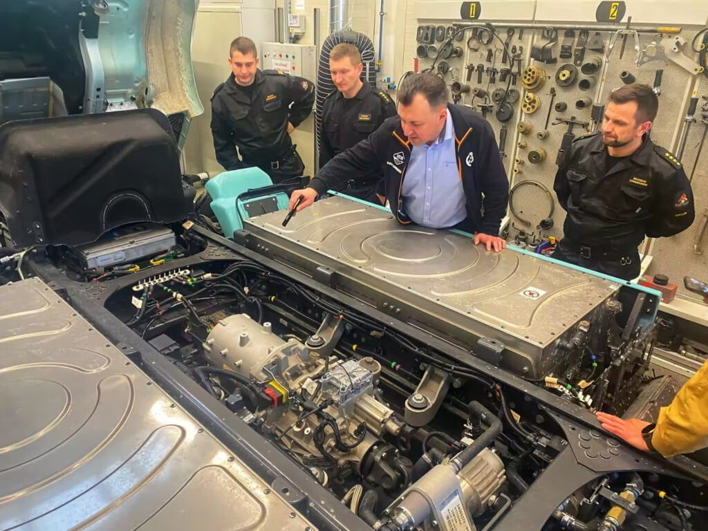 5 proc. respondentów ma wiedzę. Mity o „elektrykach” wciąż mają się dobrze - foto2 pozary 1