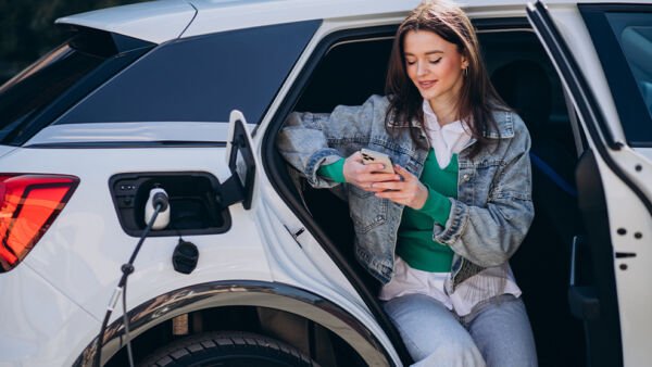 Strefa Wiedzy - Czas ladowania samochodu elektrycznego jak dlugo to trwa