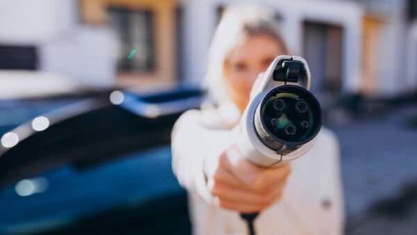 Strefa Wiedzy - Jak ladowac samochod elektryczny Praktyczny przewodnik