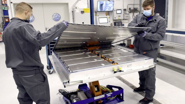 Strefa Wiedzy - Naprawa baterii w samochodzie elektrycznym