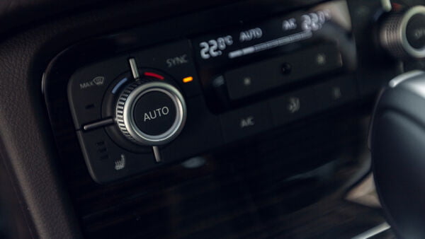 Strefa Wiedzy - modern car interior details