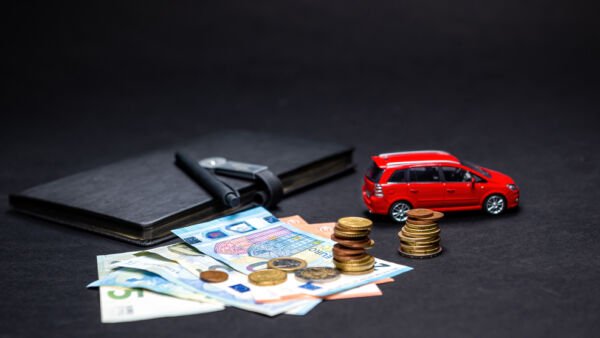 Strefa Wiedzy - Ile kosztuje przejechanie 100 km samochodem elektrycznym