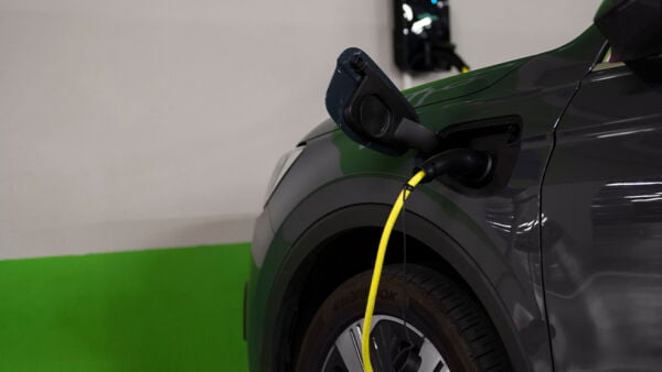 Strefa Wiedzy - Ladowarka do samochodow elektrycznych Kluczowy element elektromobilnosci