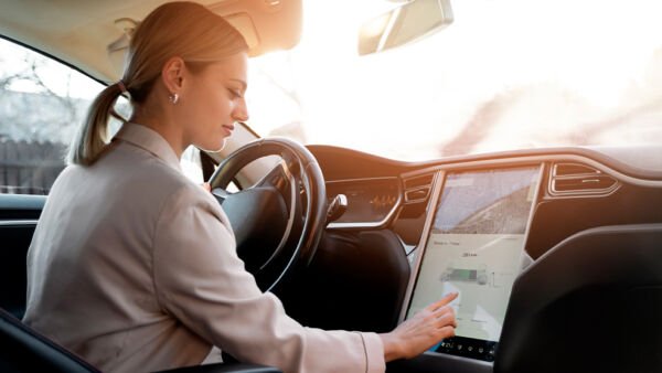 Strefa Wiedzy - Wady i zalety samochodow elektrycznych