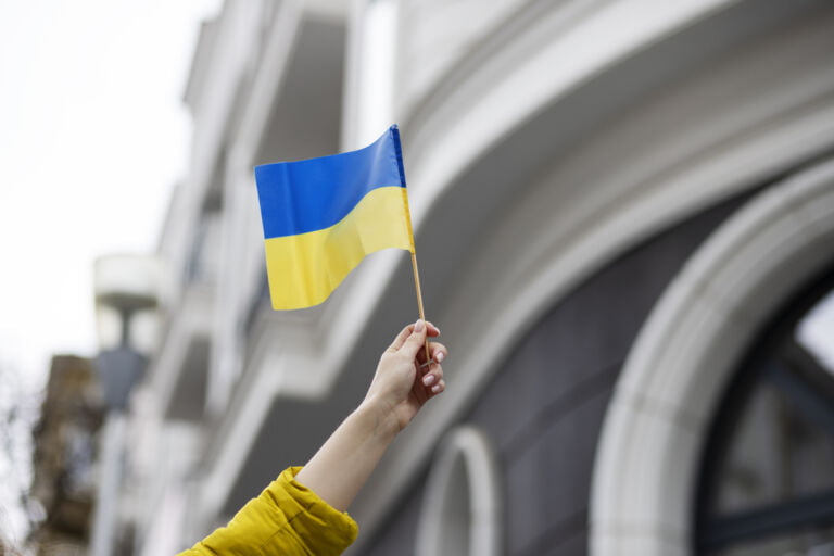 Wszystkie wiadomości - person holding ukrainian flag