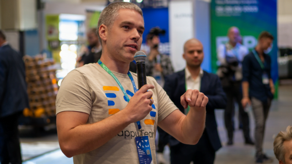 Magazyny - Kuba Walinski CEO Happy Team