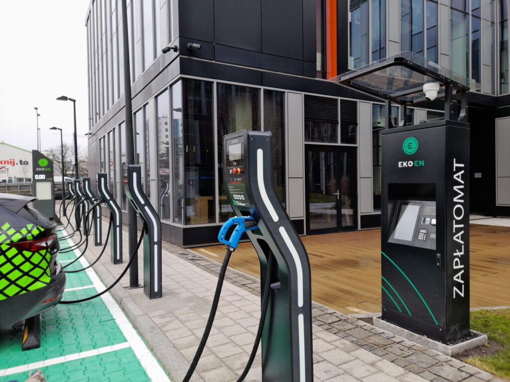 Stabilizacja stawek za ładowanie i gigantyczne różnice między operatorami, czyli od 1,00 zł/kWh do 3,59 zł/kWh - Ekoen Stacja Warszawa P14 300123 7