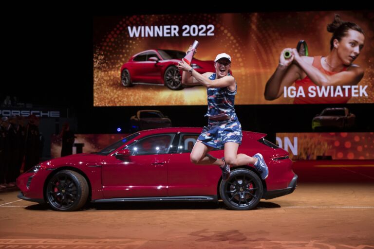 Wszystkie wiadomości - iga swatek porsche jedynka