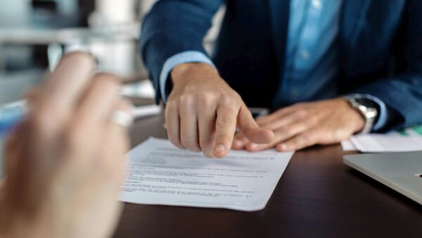 Strefa Wiedzy - closeup financial advisor pointing place signature contract