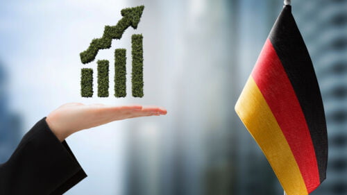 Wszystkie wiadomości - graphic hand with city background kopia