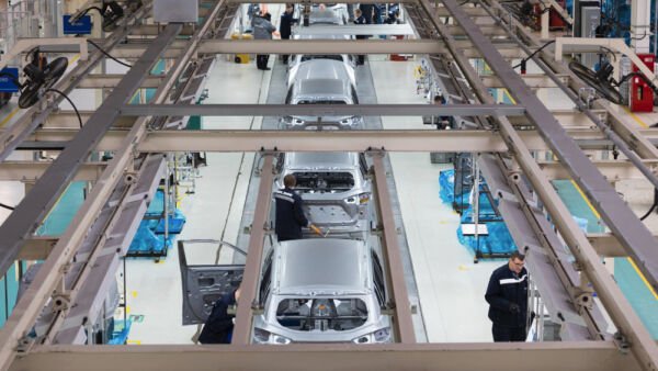 Strefa Wiedzy - photo automobile production line modern car assembly plant modern hightech automotive industry