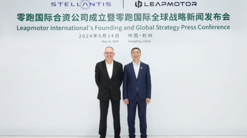 Wszystkie wiadomości - OdlewejdyrektorgeneralnyStellantisCarlosTavaresorazzaoycielprezesidyrektorgeneralnyLeapmotorJiangmingZhu