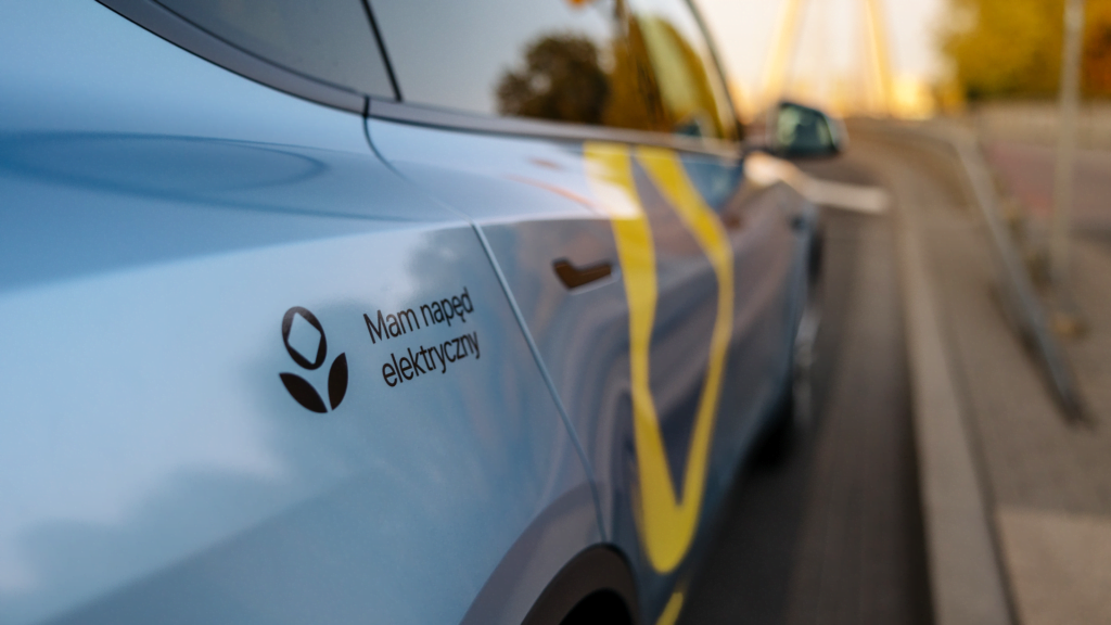 Praga z ekologicznymi taksówkami. Od 2030 roku tylko elektryczne i zasilane ogniwami paliwowymi - photo PR itaxi 16x9 03