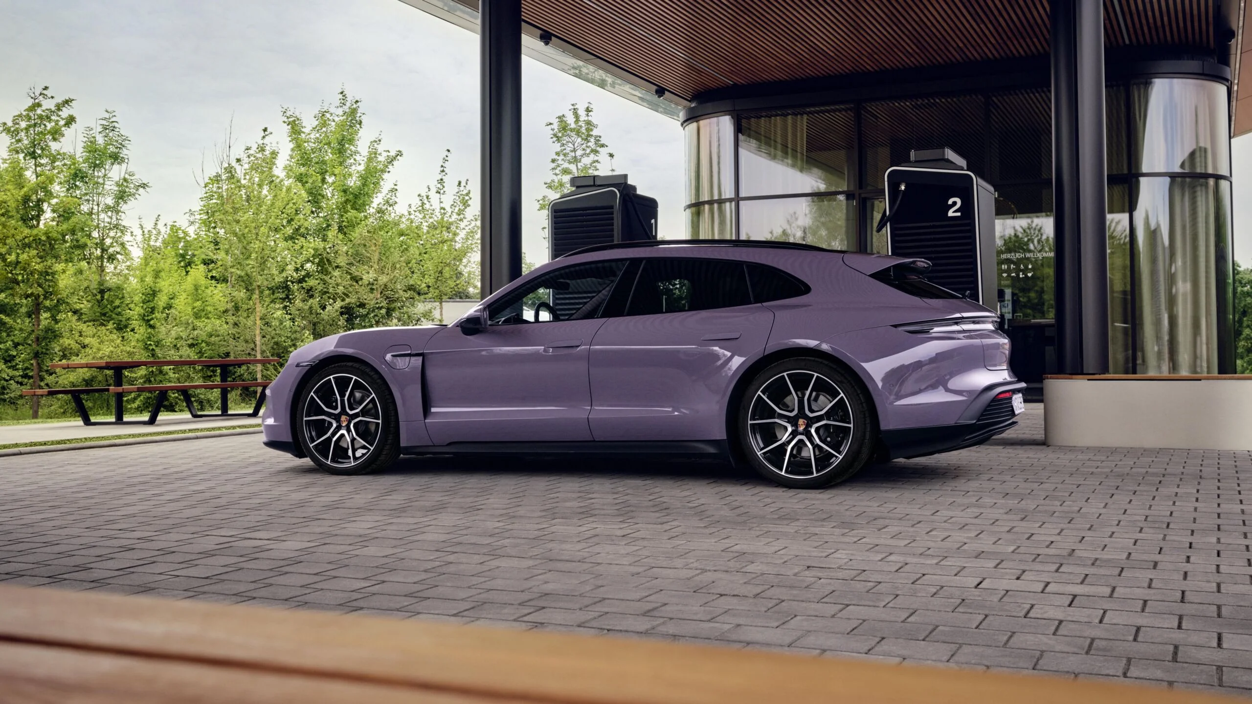 porsche stacja ładowania 400