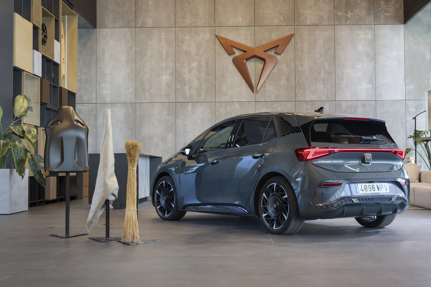 cupra-oglosila-nowy-cennik-modelu-born-ile-kosztuje-teraz-elektryk-marki-14