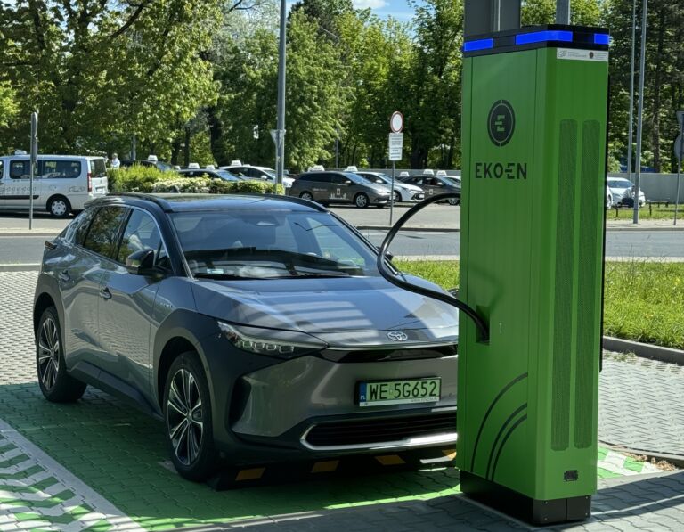 Wszystkie wiadomości - bZ4X na stacji