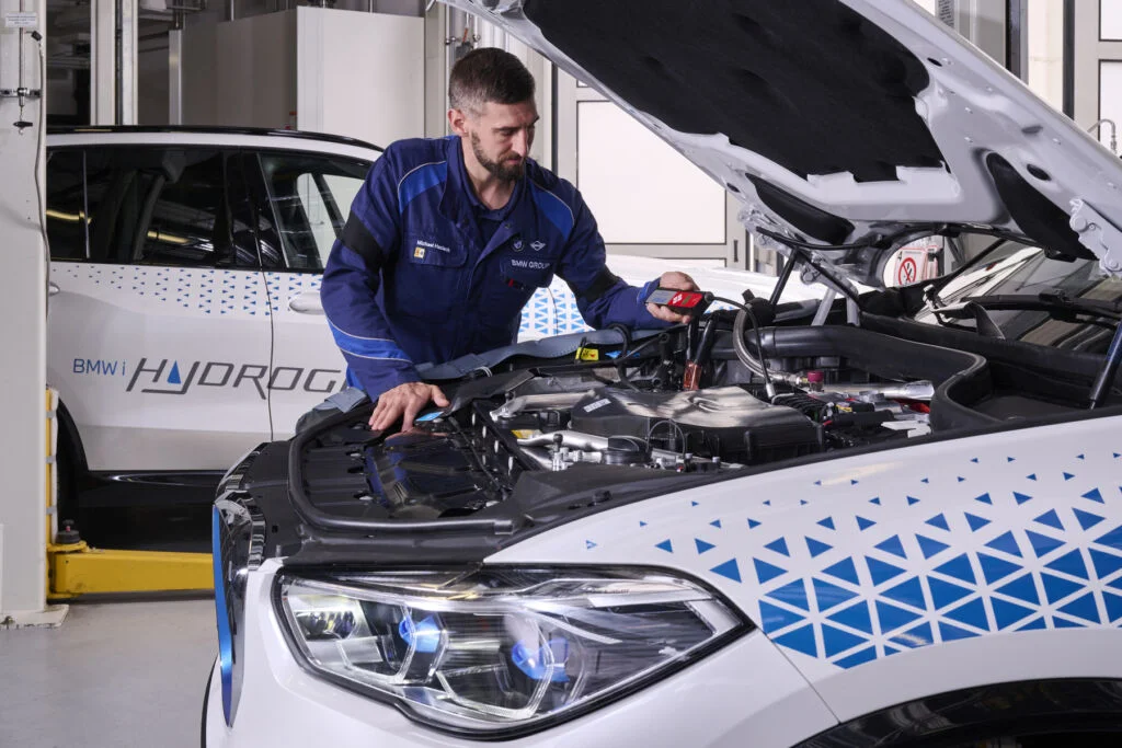BMW: Seryjna produkcja ogniw paliwowych ruszy w 2028 roku - wodor bmw 1