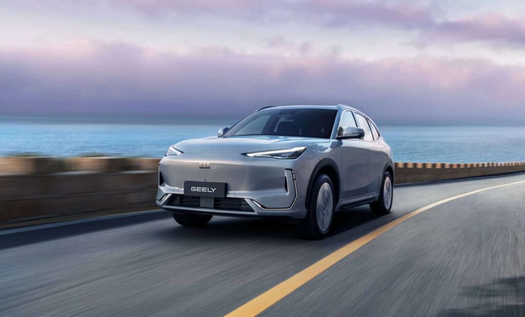 BYD i Tesla wygrywają na światowym rynku. Geely z imponującym wzrostem - Geely E5 1