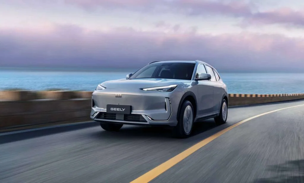 BYD i Tesla wygrywają na światowym rynku. Geely z imponującym wzrostem - Geely E5 1