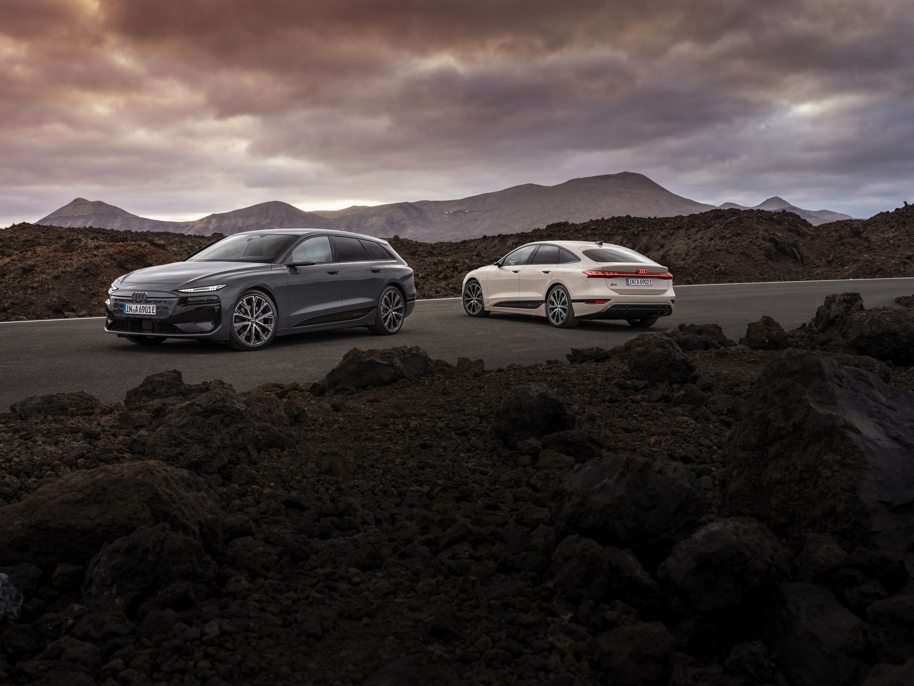 Static photo,
Colours: Magnet grey, Siam beige metallic