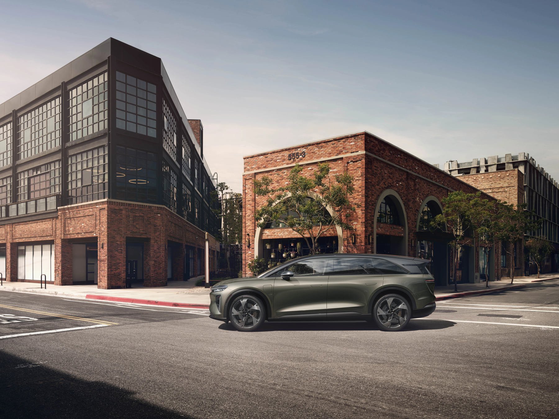 014-gravity-epk-driving-turn-corner