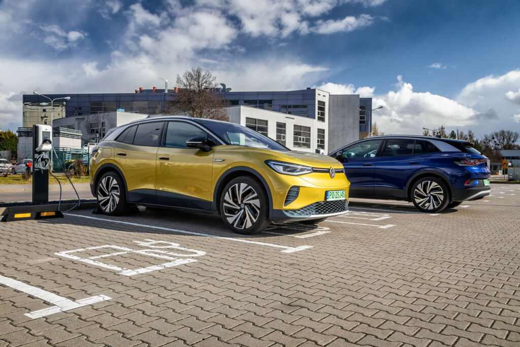 Norwegia niemal na pełnym prądzie. 97,6 proc. „elektryków” w grudniowych rejestracjach Norwegia niemal na pełnym prądzie. 97,6 proc. „elektryków” w grudniowych rejestracjach - VW ID.4 021