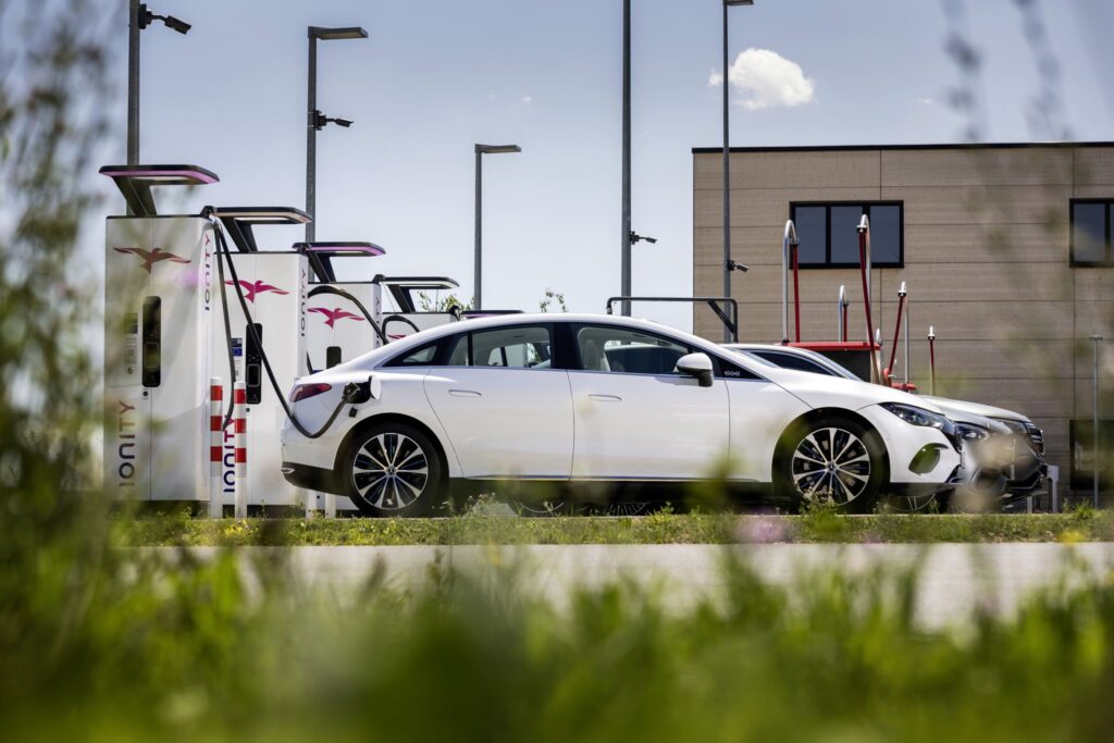 Przekroczysz prędkość, trafisz do wiezienia! Bat na drogowych piratów - 22C0281 029 scaled 1