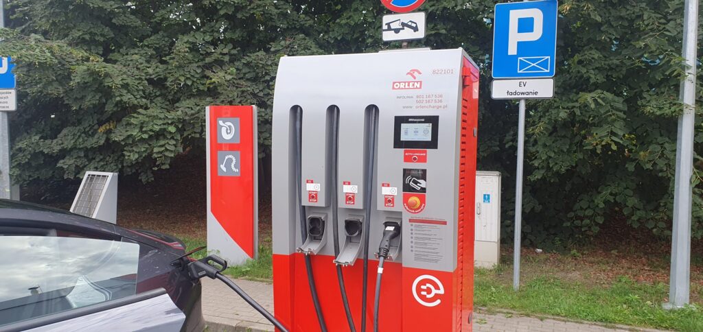 GreenWay Polska miał 19,2% udziału w rynku stacji ładowania DC na koniec III kw. 2025 GreenWay Polska miał 19,2% udziału w rynku stacji ładowania DC na koniec III kw. 2025 - Orlen 20230802 171300 scaled 1