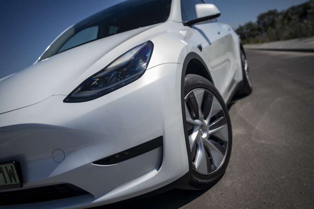 Tesla otwiera największą stację ładowania w Polsce - Tesla Model Y 1