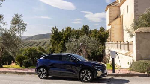 Wszystkie wiadomości - all new renault megane e tech electric iconic version midnight blue drive tests 1