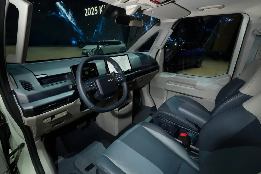 Kia prezentuje PV5 WAV Side Entry na rynek europejski. Wózek inwalidzki wjedzie po rampie - kia pv5 wav soft mint int event static highres 001 jpg