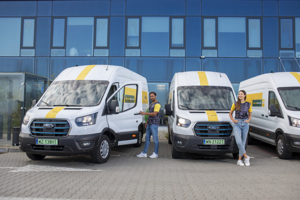 Czy UE zmusi korporacje do elektrycznej rewolucji? 69 proc. „elektryków” do 2030 roku? - magazyn floty jedynka foto InPost FORD PW 25 1