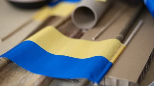 Wszystkie wiadomości - ukrainian flag carton table scaled 1 jpg