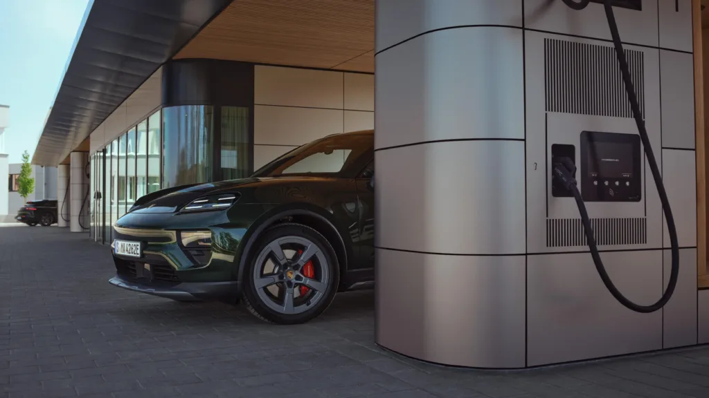 Porsche: Kolejny Charging Lounge ruszył pod Stuttgartem - S25 0395 a3 rgb jpg