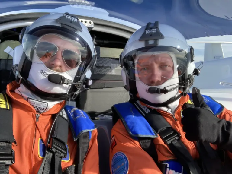 Wszystkie wiadomości - Wywiad pilot fot. adamczuk png