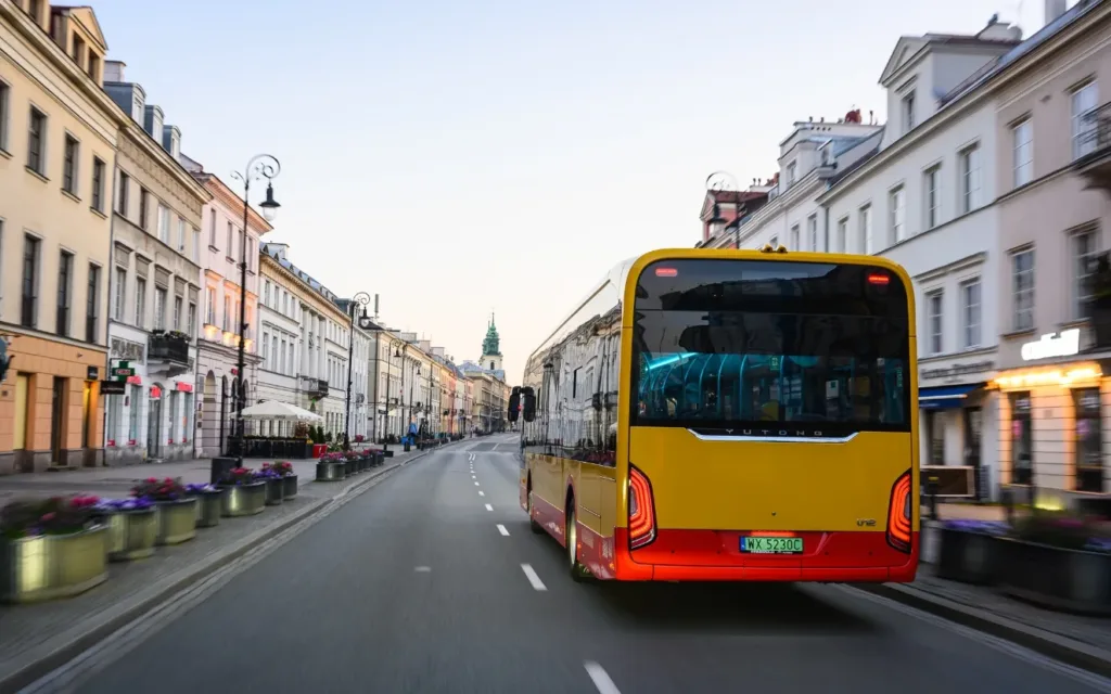 Włodarze Krakowa szukają 40 mln zł. Kierowcy nie będą zadowoleni - yutong warszawa jpg