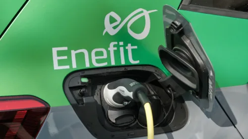 Wszystkie wiadomości - Enefit zbuduje stacje ladowania samochodow elektrycznych w Centrum Riviera w Gdyni KomunikatPrasowy