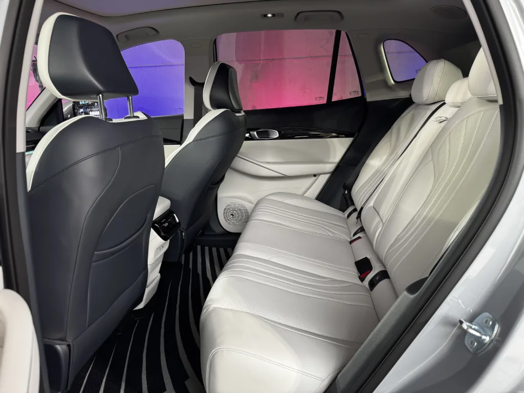 Geely EX5 oficjalnie pokazane w Polsce. Rywal Skody za 699 zł miesięcznie Geely EX5 oficjalnie pokazane w Polsce. Rywal Skody za 699 zł miesięcznie - Geely EX514