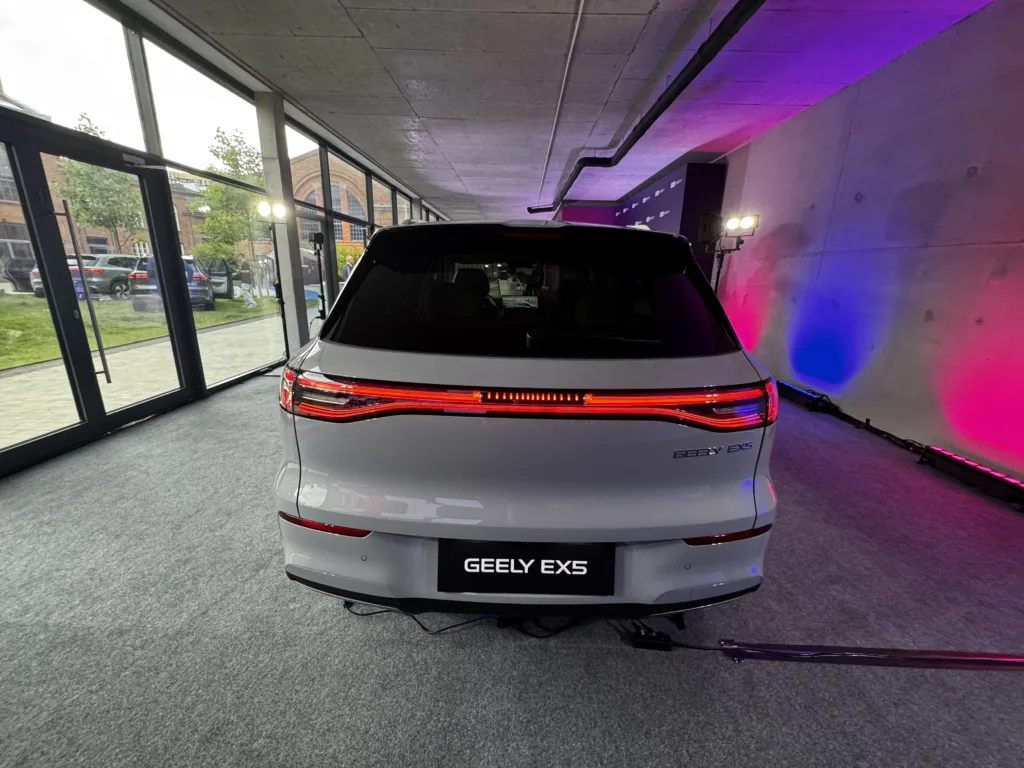 Geely EX5 oficjalnie pokazane w Polsce. Rywal Skody za 699 zł miesięcznie Geely EX5 oficjalnie pokazane w Polsce. Rywal Skody za 699 zł miesięcznie - Geely EX55